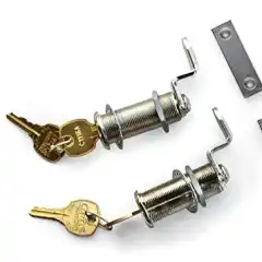 Vil gjøre jobben med å sikre skuffene ytterligere finnes det et låssett til skuffene.<br><br>• Enkel å montere selv.<br>• Sikrer åpning av skuffene<br>• Leveres i sett