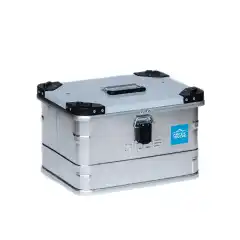 Alu-kasser laget for industriell bruk, dette er robuste transportkasser laget i 1mm tykk aluminiumsplate. Kassene er utstyrt med robuste hjørnekanter som også gjør dem svært stabile når de stables. De er overlegne når det kommer til trygg lagring og økonomisk bruk av plass.<br><br>Et godt tips for å sørge for tryggere oppbevaring av innholdet er å kle bunnen av kassa med et dempende materiale – eller som vi gjorde, kuttet opp en Truxmat underlagsmatte.