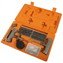 Ikke dra på tur uten reservehjul – det er jo en god regel.<br><br>...men dersom du ikke har plass til et 37" i bagasjerommet, eller at det er sjangs for å punktere flere enn én gang på langturen er dette et must.<br><br>Med dette kittet tetter du enkelt hull i dekket, egentlig burde dette vært standard oppakning i enhver ekspedisjonsbil.<br><br>Dette er ARB dekkrep-kit serie 2 (dersom det utgjør noe forskjell for deg :-)