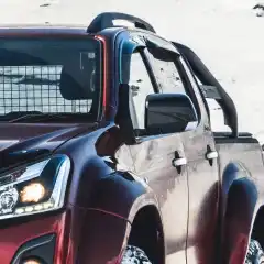 Om det kun er for styling eller gjør det mer komfortabelt i bilen under fart er opp til deg, vi fører EGR vindavvisere til din pickup eller SUV.<br><br>Selges som sett til alle fire dørene. Monteres enkelt ved at de limes på bilens vinduskarm.