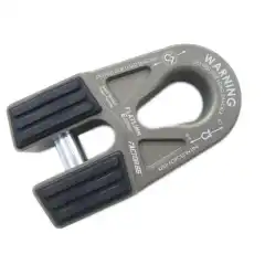 Med Factor 55 Flatlink unngår du åpne vinsj kroker, såkalt "Closed System Winching™". Ved bruk av F55 sørges det for at vinsjer, stropper og evt. kasteblokker alltid henger korrekt sammen uten fare for at dette faller av under bruk.<br><br>Alle Factor 55 produkter er CNC maskinfrest anodisert mil-spec aluminium.<br><br>Farge: Gunmetal grey