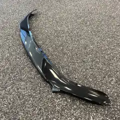 Unngå steinsprut i lakken og hold frontruten lenger ren. Panserbeskytter til din bil er en enkel måte å forlenge bilens levetid på.<br><br>Ingen boring eller endring av panseret trengs. Monteres enkelt med små strammeklips rundt panserkanten som klemmer mot en gjennomsiktig klistrelapp som limes der klipsene står.<br><br><strong>Passer Nissan Qashqai 2014 - 2017</strong><br><br>NB! Bilde kan avvike fra produkt