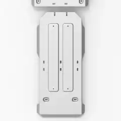 Med skliplate og understells-beskyttelse fra Rival 4×4 Accessories er du trygg på at undersiden av bilen er beskyttet mot det meste. Dette er det du trenger for å beskytte motor under bilen.<br><br>Elementene er laget av 6 mm tykke aluminiumsplater som er forsterket med utpressende vulker. I tillegg er det lufte- og drenerings hull så man får vekk uønsket skit som kan legge seg over platene etter turen uti terrenget.<br><br>Denne er del nummer 3 som beskytter drivverk.