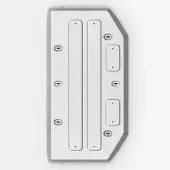 Med skliplate og understells-beskyttelse fra Rival 4x4 Accessories er du trygg på at undersiden av bilen er beskyttet mot det meste. Dette er det du trenger for å beskytte motor under bilen.<br><br>Elementene er laget av 6 mm tykke aluminiumsplater som er forsterket med utpressende vulker. I tillegg er det lufte- og drenerings hull så man får vekk uønsket skit som kan legge seg over platene etter turen uti terrenget.<br><br>Denne er del nummer 3 som beskytter drivstofftanken fra skader som kan påføres undenfra.