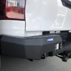 Robust Rival aluminiums bak-støtfanger til Toyota Hilux.<br>2x recoverypunkter for feste av for eks. Factor 55 Crosby sjakkel.<br>2x pre-cuttet hull til ryggesensor<br><br>Farge: Sort matt<br>Materiale: Pulverlakkert aluminium<br><br>Passer til Hilux fra 2011 og nyere<br><br><style><br>	.bruksanvisning-button {</p><br><p>		background-color: rgb(0,111,202);<br />		color: white;<br />		border: none;<br />		cursor: pointer;<br />		padding-top: 5px;<br />		padding-left: 8px;<br />		padding-right: 8px;<br />		padding-bottom: 5px;<br />		border-radius: 10px;</p><br><p>	}<br /></style><br><br><a href="https://www.rival4x4europe.com/upload/iblock/d48/mdjxt58o8utd5153ji4ygktdwvfdjft0/2D.5715.1-NL_21_lg(eng).pdf" target="_blank" rel="noopener"><button class="bruksanvisning-button">Bruksanvisning</button></a>