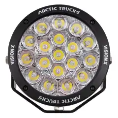 Robust ekstralys fra Vision X, opprinnelig laget for lastebiler som kjører langtransport, men som i et krevende marked etterhvert har blitt adoptert av 4x4 miljøet.<br><br>Lampen rekker langt, samtidig som den gir et mykt og balansert lysbilde, noe som er viktig dersom du sitter lenge å kjører i mørket.