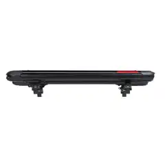 Skistativ fra Yakima. Kan frakte 6 par ski eller 2 snowboards. Kan monteres på de fleste takstativ uten bruk av verktøy.<br><h4 class="mb-4">SPESIFIKASJON</h4><br><dl class="row mb-2 line-height-sm"><br> 	<dt class="col-4 col-sm-3">Vekt</dt><br> 	<dd class="col-8 col-sm-9 mb-0">5.80 kg<br><span style="font-weight: 600;">Mål<br></span>L 102.9 cm x W 9.5 cm x H 13.3 cm<br><span style="font-weight: 600;">Kapasitet<br></span>Kan holde opptil 6 par ski eller 2 snowboard.</dd><br></dl>