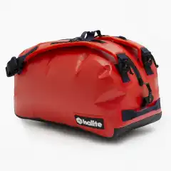 Skal du ha EN weekender' som kan være med på alt er Redeemer bagen du ser etter!<br><p class="p1"><span class="s1">Dette er Halites versjon av en klassisk weekend bag – perfekt for enhver situasjon du kan finne deg selv midt oppi plutselig – enten om du sitter i en elvebåt i Amasonas eller på trikken på vei til treningssenteret.</span></p><br><p class="p1"><span class="s1">Kombinasjonen av 420 Denier Nylon og et TPU belegg på begge sider av stoffet gir en perfekt balanse mellom svært slitesterkt materiale og lav vekt.</span></p><br>TIZIP® #10 MasterSeal glidelåsen gjør bag'en 100% vann- og lufttett, noe som like gjerne er en fordel her i Norge som i Amasonas. Alt du har av bagasje er oppvart tørt og trygt.<br><br>Ryggselene kan om ønskelig raskt åpnes med 2M ROC spenner dersom du må droppe bag'en