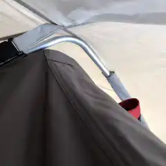 RESERVEDEL! Yakima tilbyr alle slitedeler og de tingene man kanskje glemmer igjen på camp som ekstrautstyr.<br><br>Dette settet inneholder de tre separate bøylene som løfter Yakima RainFly opp fra selve takteltet.