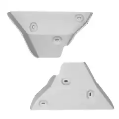 Med skliplate og understells-beskyttelse fra Rival 4×4 Accessories er du trygg på at undersiden av bilen er beskyttet mot det meste. Dette er det du trenger for å beskytte motor under bilen.<br><br>Elementene er laget av 6 mm tykke aluminiumsplater som er forsterket med utpressende vulker. I tillegg er det lufte- og drenerings hull så man får vekk uønsket skit som kan legge seg over platene etter turen uti terrenget.<br><br><strong>Denne er del nummer 4 som beskytter bærearmer foran</strong>
