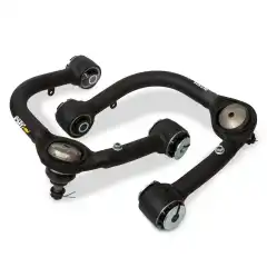 Erstatningsdel som erstatter komplett øvre bærearm. Kommer i sett til begge sider.