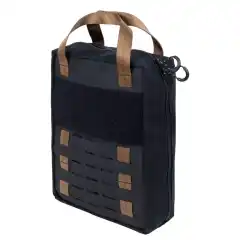 Blue Ridge Overland Gear sin versjon av kjøkkensett-bag – den kan selvsagt brukes som akkurat det, men også til så <span style="text-decoration: underline;">veldig</span> mye mer! Derfor tok vi en sjefsavgjørelse og kalte den "Utstyrsbag" som en slags oversettelse av det kule amerikanske ordet "Gear-Bag".<br><br>Dette er bagen du kan kan bruke til alt mulig, om det er verktøy, kniver, kaffe-settet eller walkie-talkies!