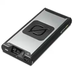 Sherpa 100PD er nøkkelen din til mobilitet og den ultimate kraftbanken for alle dine ladebehov, og den er den største kraftbanken som er godkjent for reiser på et hvilket som helst flyselskap for å fly uten bekymringer. Par med et Goal Zero Nomad 20 solcellepanel for problemfri lading.