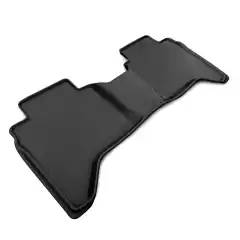 Alle biler trenger gulvmatter – har du gummimatter som er skikkelig utformet samler den opp vann og skitt fra sko og alt du drar inn i bilen. Med mattene fra Arctic Trucks får du enkelt ut alt vann og skitt du engang dro inn. Dette er matter av høy kvalitet. Mattene har meget god passform til bilen. Mattene er laget i gummi og er vanntette, dermed lette holde rene. De tåler røff bruk.<br><br><strong>Mattene tåler vann, gjørme, snø, is, grus og blader – når du skal ha dem rene igjen kan du vaske dem med høytrykkspyler.</strong><br><br>NB! Dette er matte til baksete. Passer årsmodell  2012 og nyere