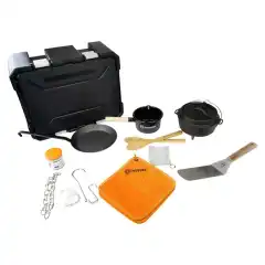 Det ultimate kjøkkenet fra Front Runner. Her har du alt du trenger for å lage frokost, lunsj og middag uansett hva som står på menyen. Fra biff og egg i emaljepanner til gryteretter, steker og bakervarer i Petromax sin originale støpejerns gryte. Inneholder også et allsidig utvalg av rengjøringsutstyr og kjøkkenverktøy.