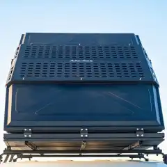 Statisk lastekapasitet på 50 kg (uten å åpne teltet) Teltet kan åpnes med vekt på opptil 18 kg. Her kan du feste og frakte masse forskjellig utstyr.<br><br>Statisk belastning: 50 kg<br>Dynamisk belastning: 18 kg<br><br><style><br>	.bruksanvisning-button {</p><br><p>		background-color: rgb(0,111,202);<br /><br>		color: white;<br /><br>		border: none;<br /><br>		cursor: pointer;<br /><br>		padding-top: 5px;<br /><br>		padding-left: 8px;<br /><br>		padding-right: 8px;<br /><br>		padding-bottom: 5px;<br /><br>		border-radius: 10px;</p><br><p>	}<br /><br></style><br><br><a href="https://arctictrucks.no/wp-content/uploads/2023/03/AC-A-LW-MP_LT-50RoofMollePlateFitmentInstructions.pdf" target="_blank" rel="noopener"><button class="bruksanvisning-button">Bruksanvisning</button></a>