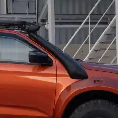 Skal du krysse over dype elver eller bekkefar trenger du snorkel for å flytte luftinntaket opp og sikre at ikke vann kommer inn i motoren - for da er det bråstopp!<br><br>Opprinnelig ble snorkel laget for det hardet klimaet i Austraila – også med tanke på å unngå støv og sand i motoren, ved å flytte inntaket opp reduserte man mengden sand som endte i luftfilteret.